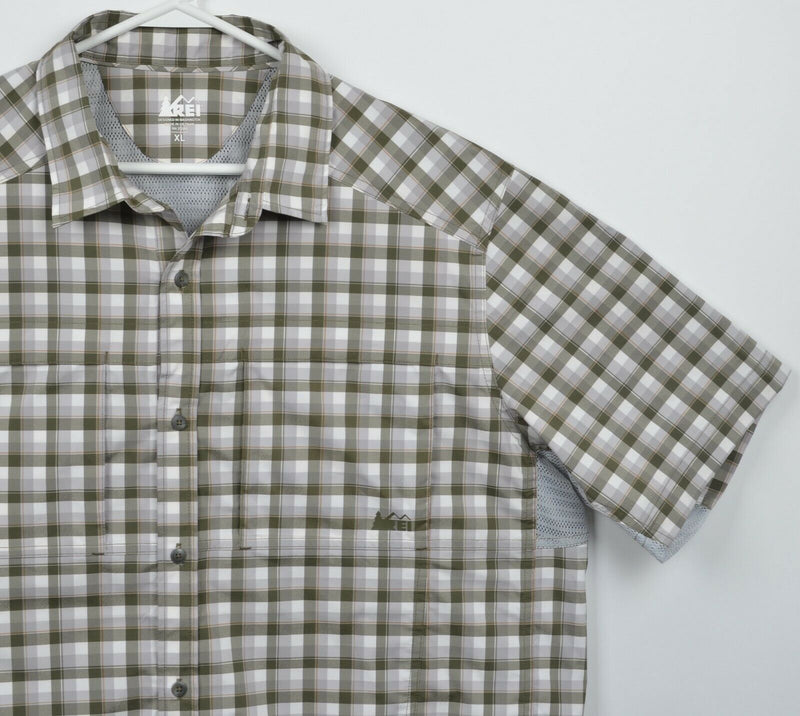 REI Men's XL Vented Green Plaid Hiking Travel Short Sleeve Button-Front Shirt