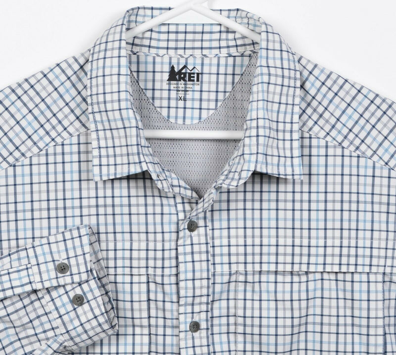 REI Men's XL Vented White Blue Plaid Hiking Travel Outdoor Button-Front Shirt