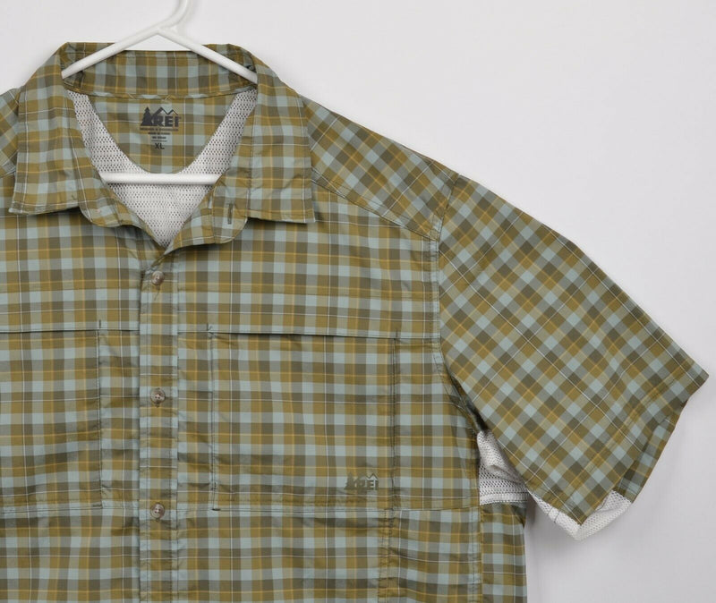 REI Men's XL Vented Green Plaid Hiking Travel Short Sleeve Button-Front Shirt