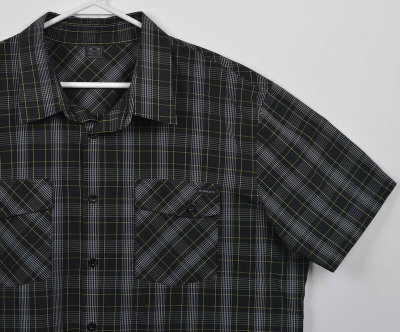 Oakley Men's 2XL Black Gray Plaid Short Sleeve Casual Button-Front Shirt